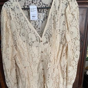 Long sleeved lace shirt